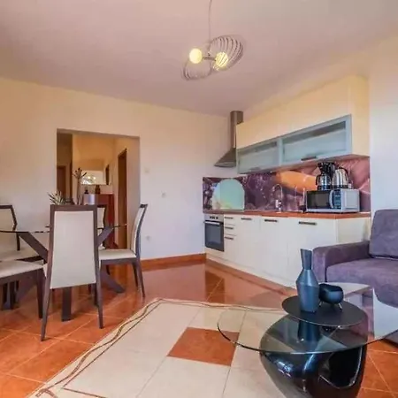In 51785 Apartment