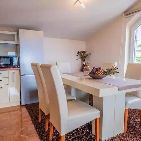 Lägenhet In 51785 *